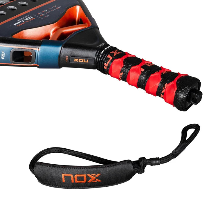 Pala Nox AT10 Genius Attack 18K Agustín Tapia 2025 para Pádel