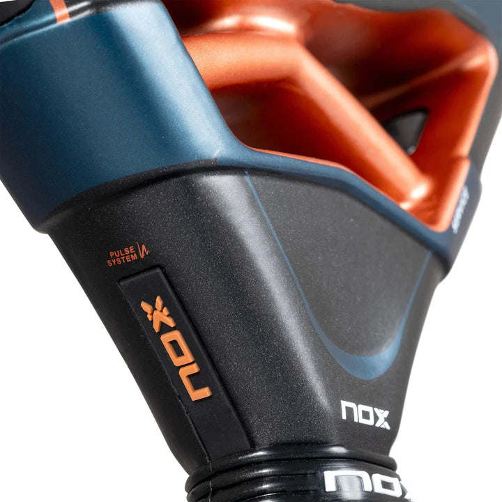 Pala Nox AT10 Genius Attack 18K Agustín Tapia 2025 para Pádel