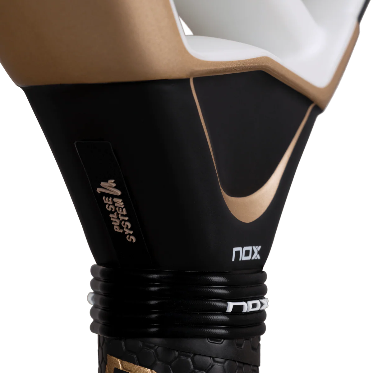 Pala de Padel NOX AT10 Luxury Genius 18K Alum 2026 by Agustín Tapia (Preventa)