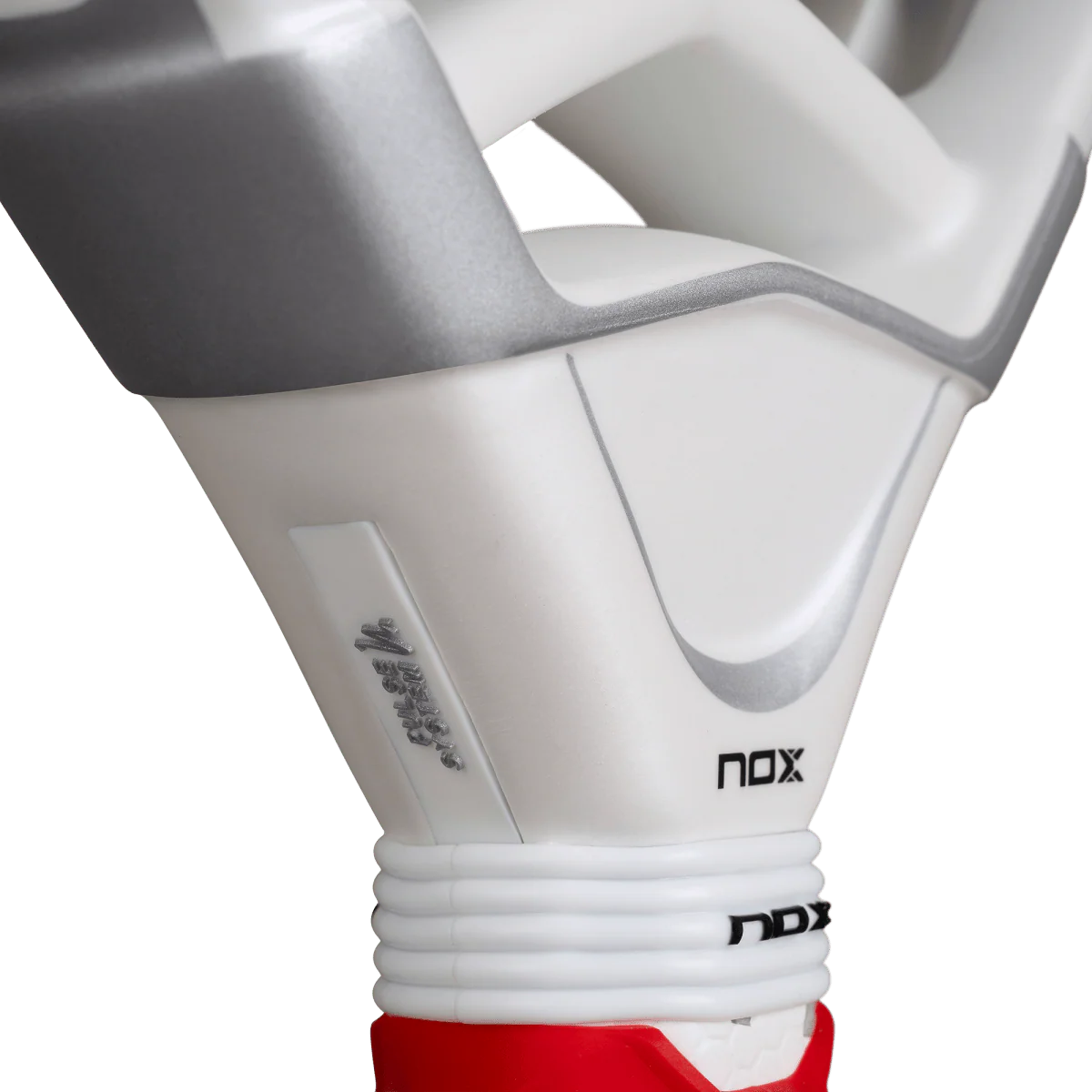 Pala de Padel NOX AT10 Luxury Genius Attack 12K Alum XTREM 2026 by Agustín Tapia (Preventa)