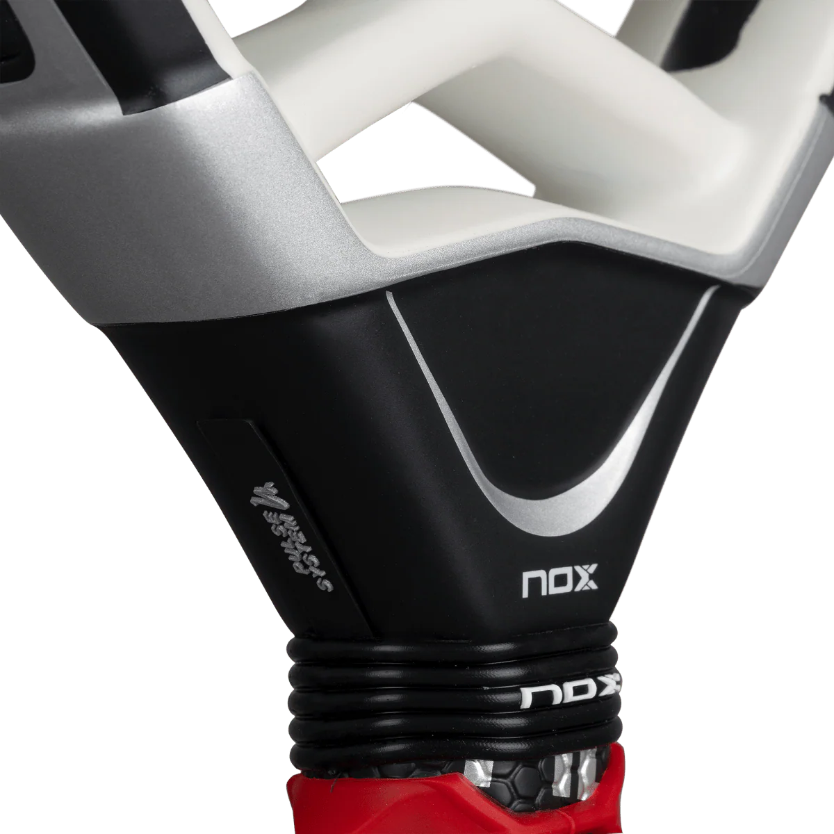 Pala de Padel NOX AT10 Luxury Genius ATTACK 18K Alum 2026 by Agustín Tapia (Preventa)